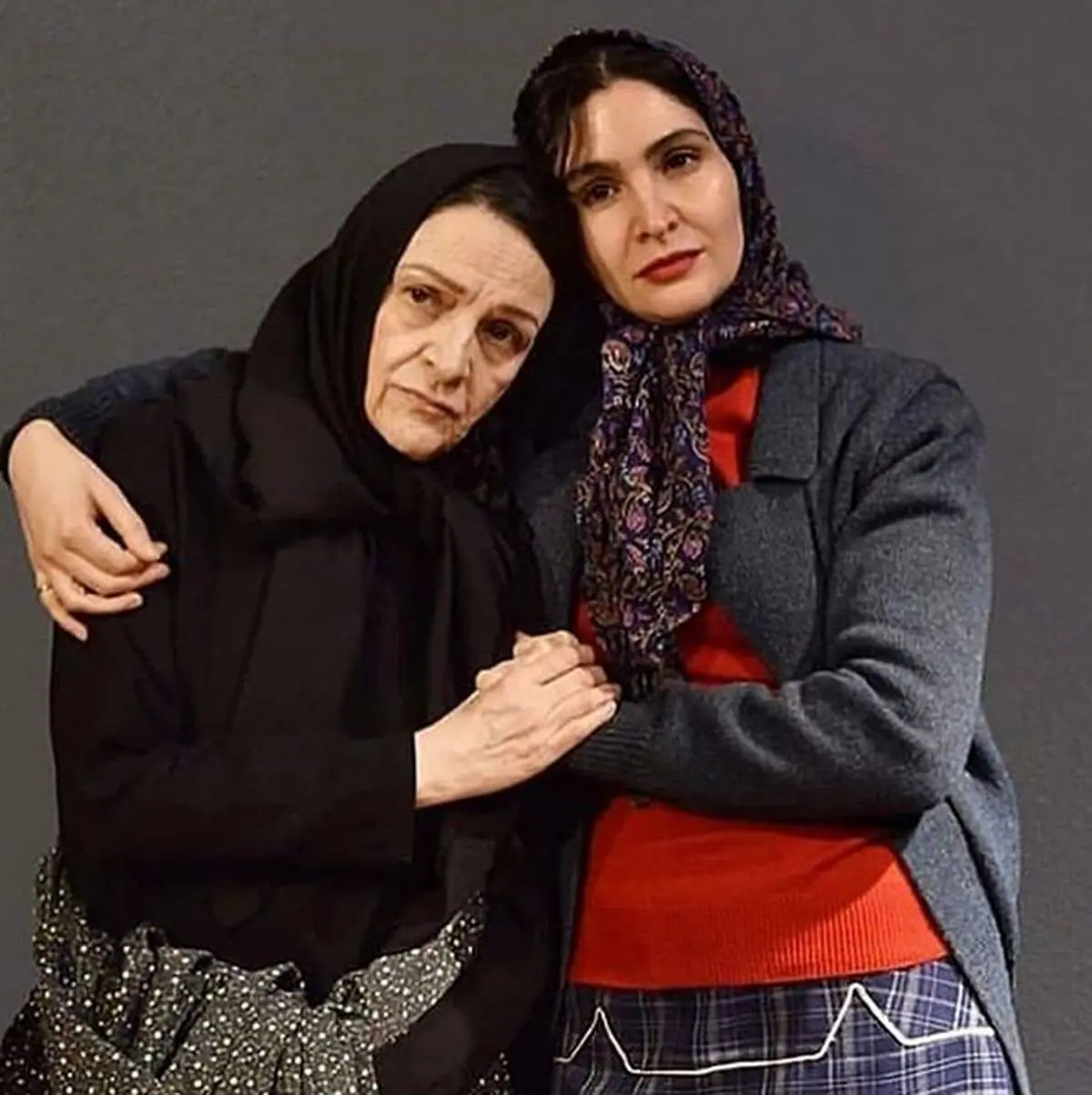 چهره غمگین گلاب آدینه و دخترش نورا هاشمی