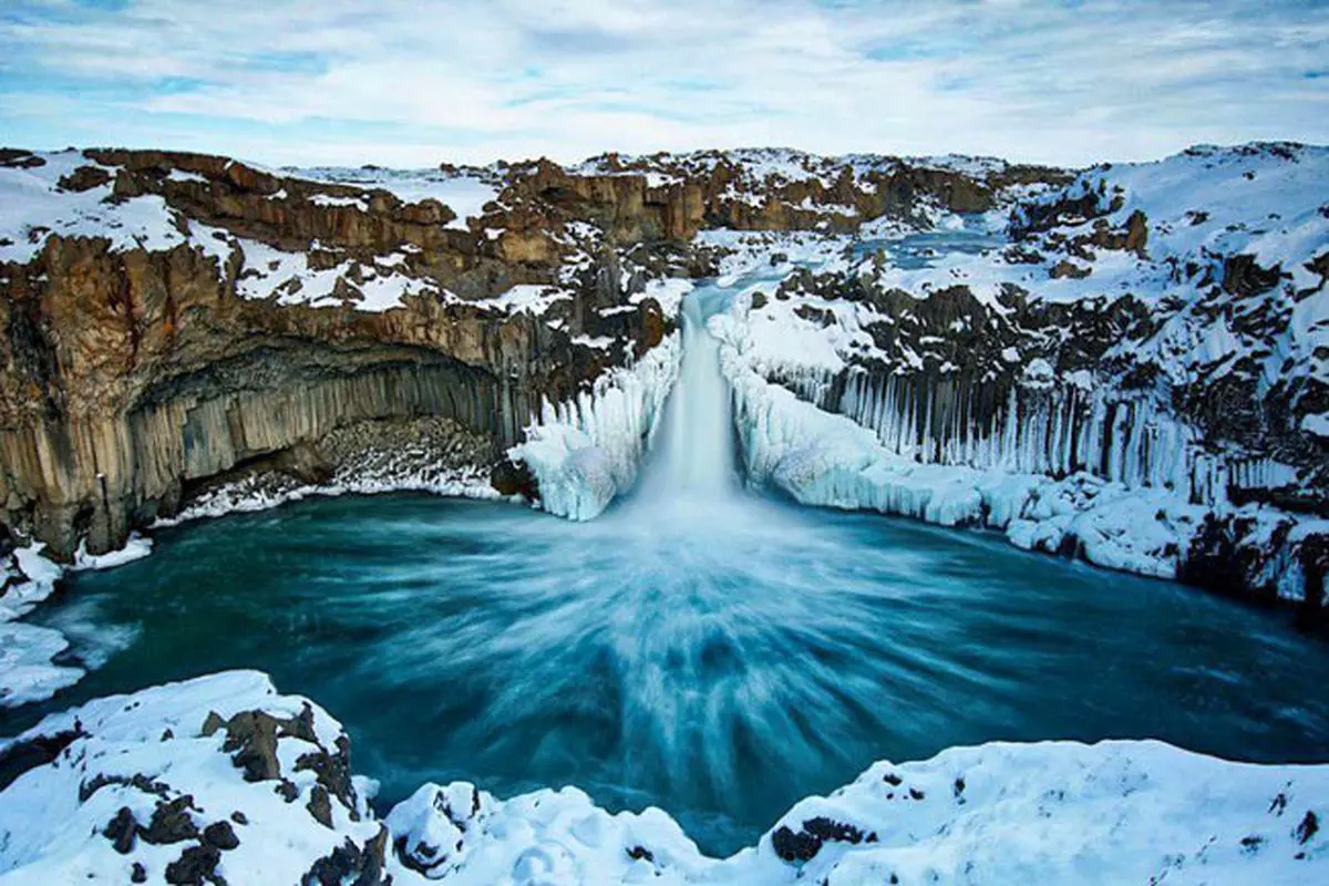 آبشار یخ‌زده‌ی ایسلند در عکس روز نشنال جئوگرافیک