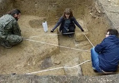 وقتی استخوان‌ها داستان می‌گویند؛ جمجمه‌های میخ‌کوب‌شده اسپانیا چه رازی را پنهان کرده‌اند؟+ عکس