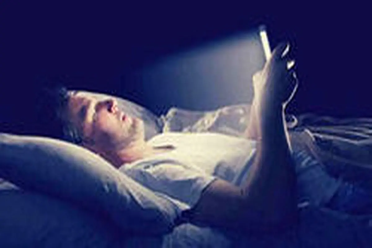 چرا استفاده از گوشی قبل از خواب مضر است؟
