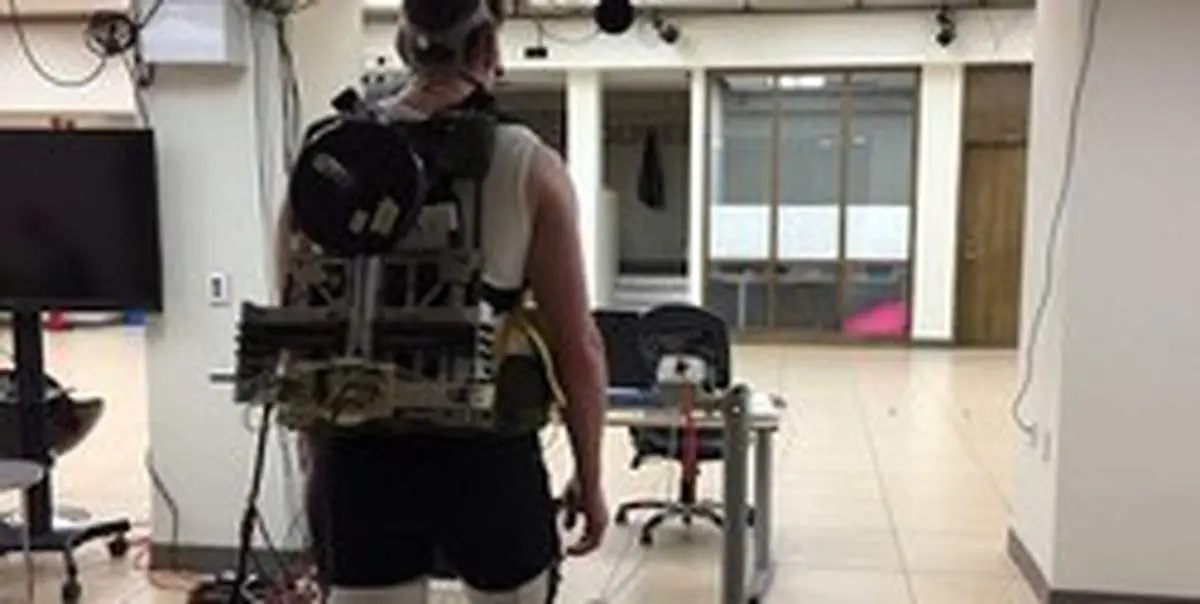 با این کوله پشتی موبایلتان را شارژ کنید