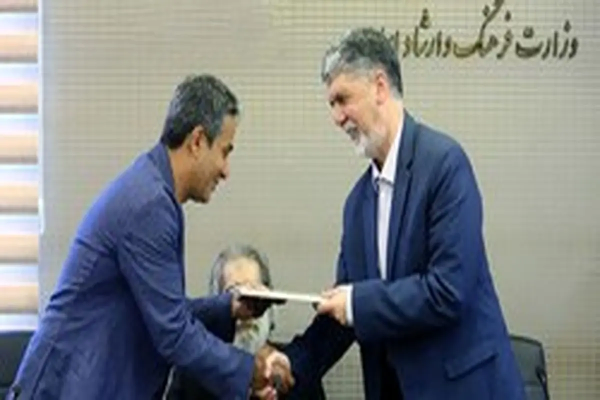 تقدیر وزیر ارشاد از آریا عظیمی‌نژاد و حجت اشرف‌زاده