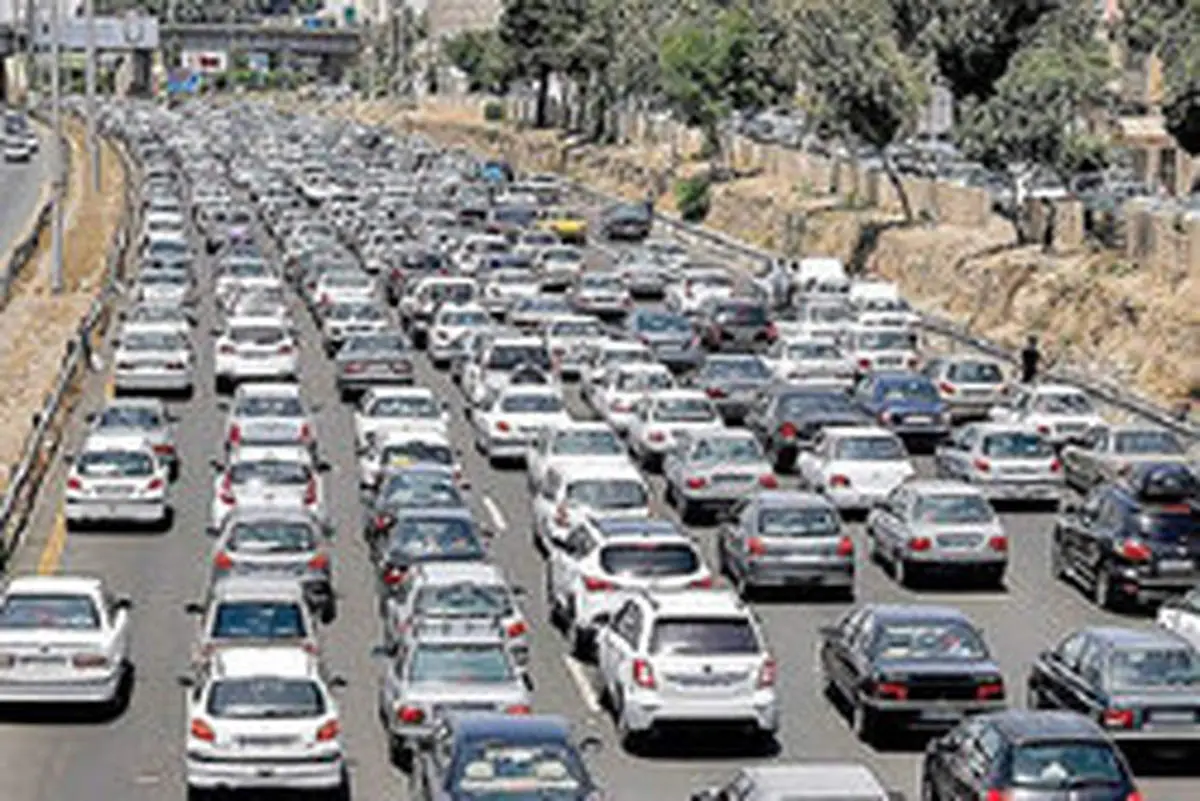 حجم بار ترافیکی در بزرگراههای تهران سنگین است