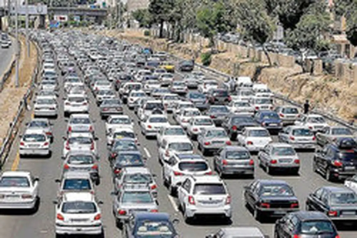 حجم بار ترافیکی در بزرگراه‌های تهران سنگین است