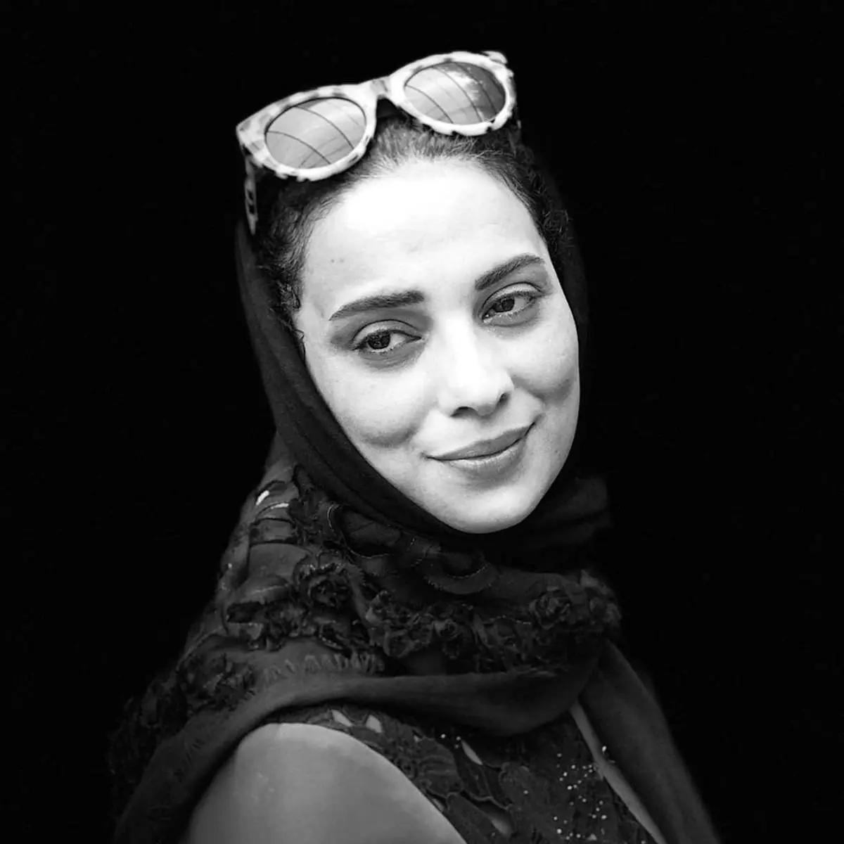 عکس سیاه سفیدطور روشنک عجمیان