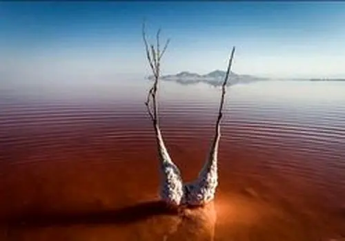 واکنش رئیس سازمان محیط‌زیست به محو شدن ابرها در بالای دریاچه ارومیه+ فیلم