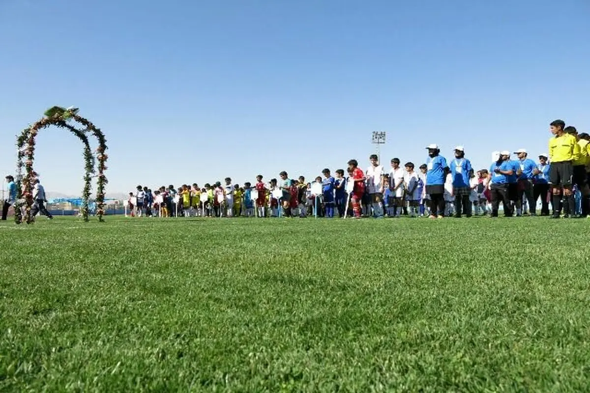 برگزاری فستیوال چمن زیر ۹ سال کشور در زواره اصفهان
