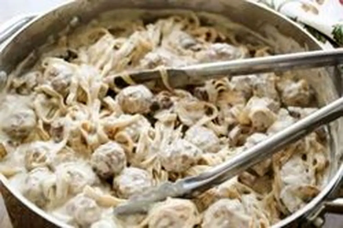 طرز تهیه فتوچینی با سس خامه و کوفته قلقلی