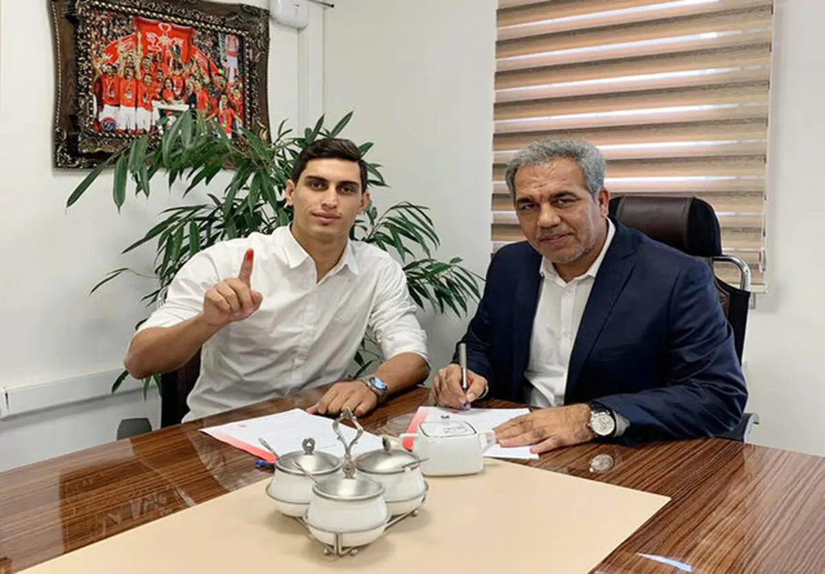 نادری یک فصل دیگر در پرسپولیس ماند