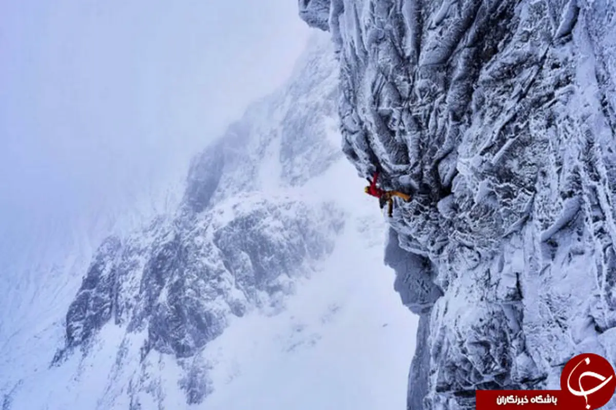 تصویری دلهره‌آور از کوهنوردی در ارتفاع ۴ هزار پا