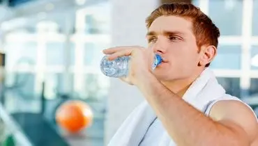 زنان و مردان روزانه چقدر آب باید بنوشند؟