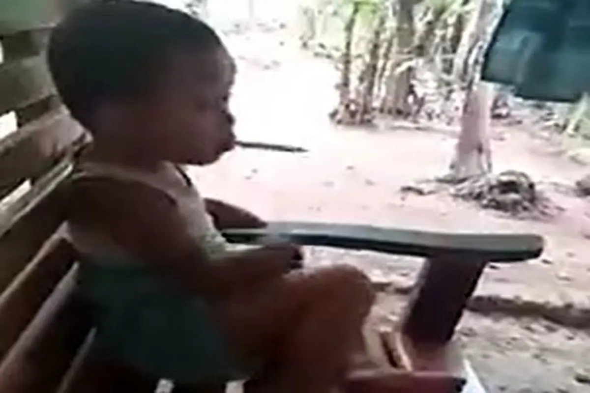 صحنه دردناک اعتیاد کودک به دخانیات!