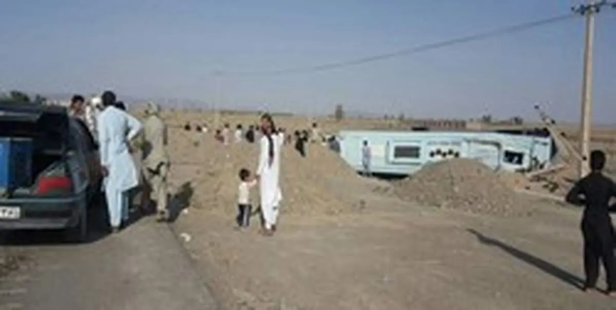 ۱۹ مصدوم بر اثر واژگونی اتوبوس در محور زاهدان