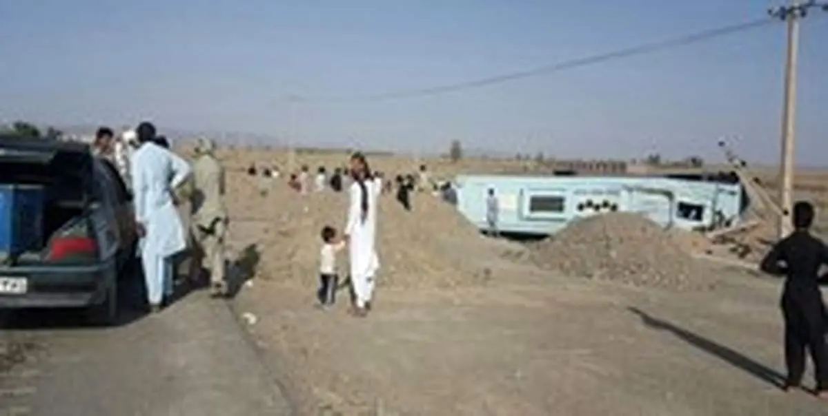 ۱۹ مصدوم بر اثر واژگونی اتوبوس در محور زاهدان