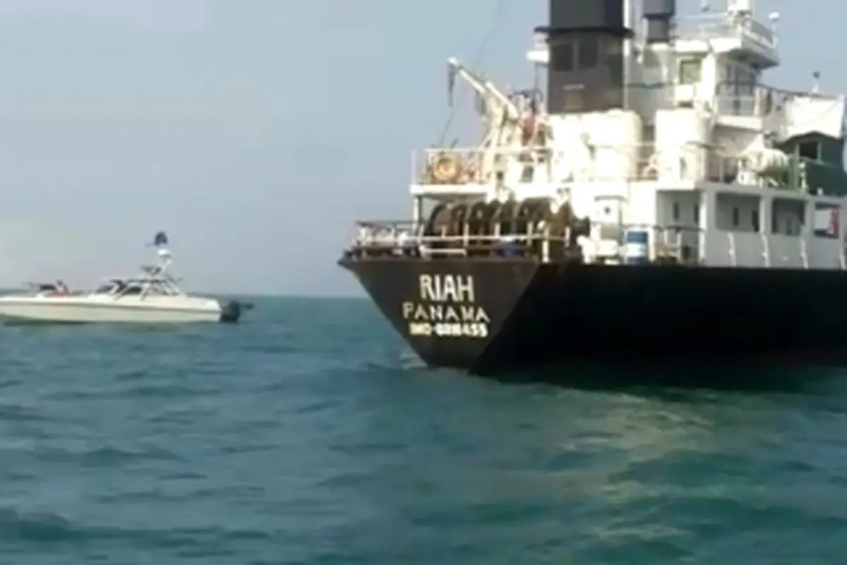 اولین فیلم از کشتی توقیف شده حامل سوخت قاچاق توسط سپاه