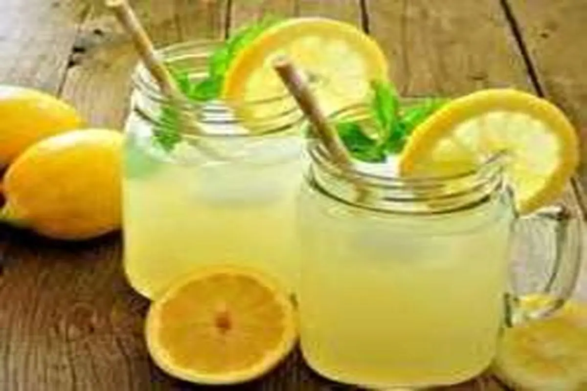 طرز تهیه‌ی نوشیدنی وانیلی لیمو