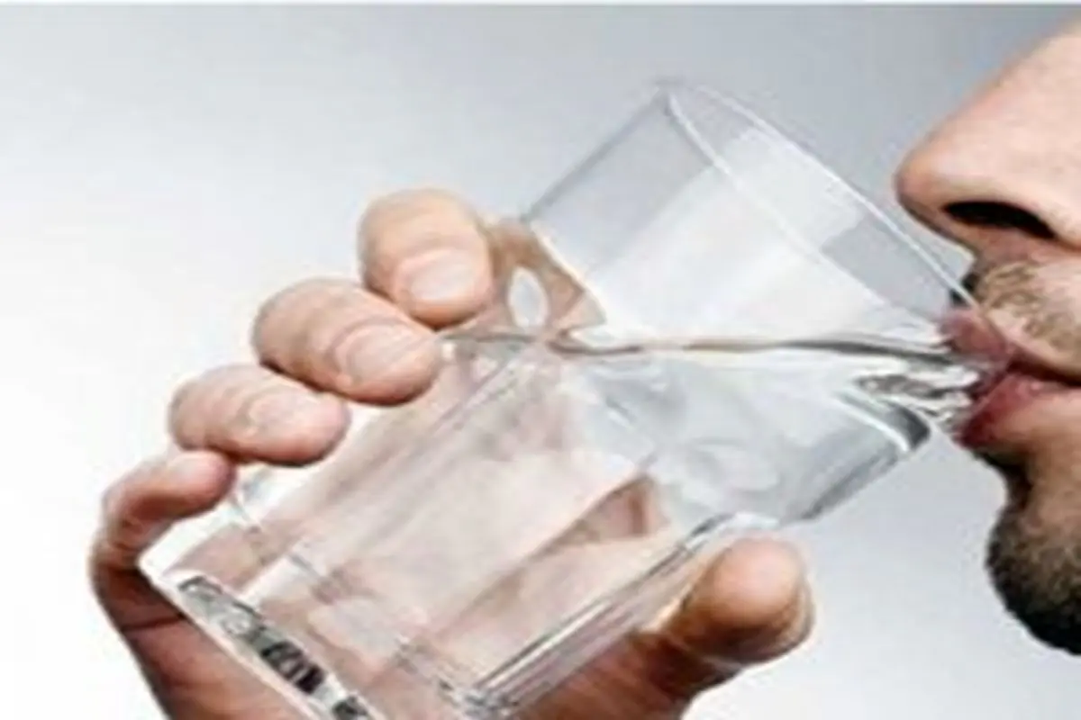 شش دلیل سالم برای نوشیدن منظم آب گرم!