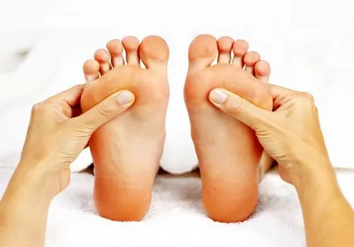 بی‌حسی پاها را جدی بگیرید+علت
