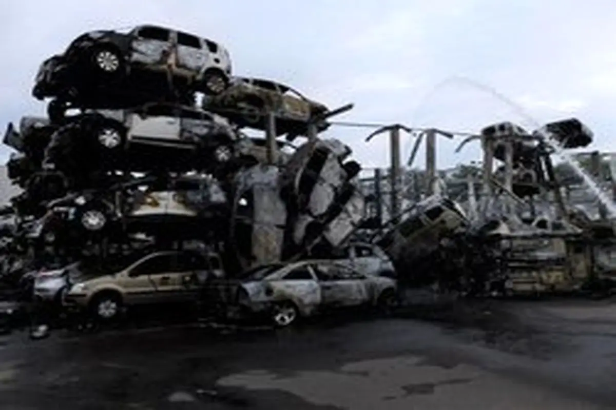 ۵۰۰ خودرو در آتش سوزی مهیب فرانسه سوخت +تصاویر