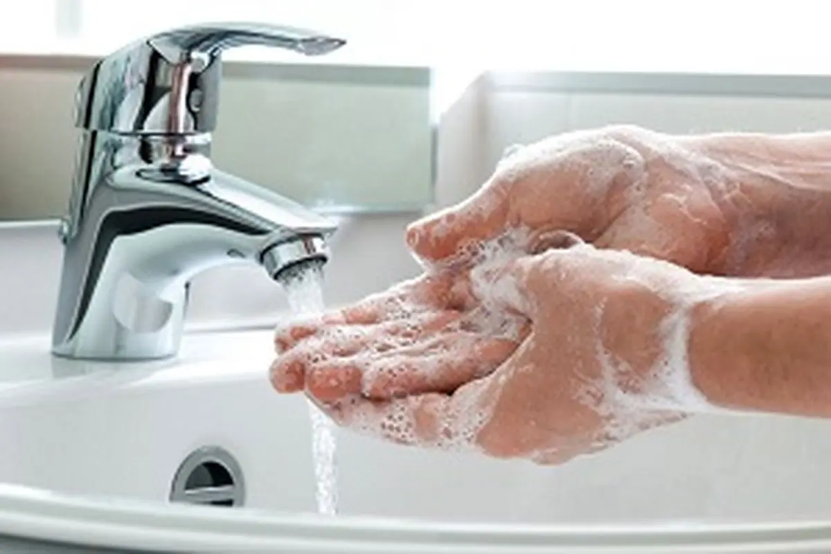۷ خطر ناشی از نشستن دست‌ها