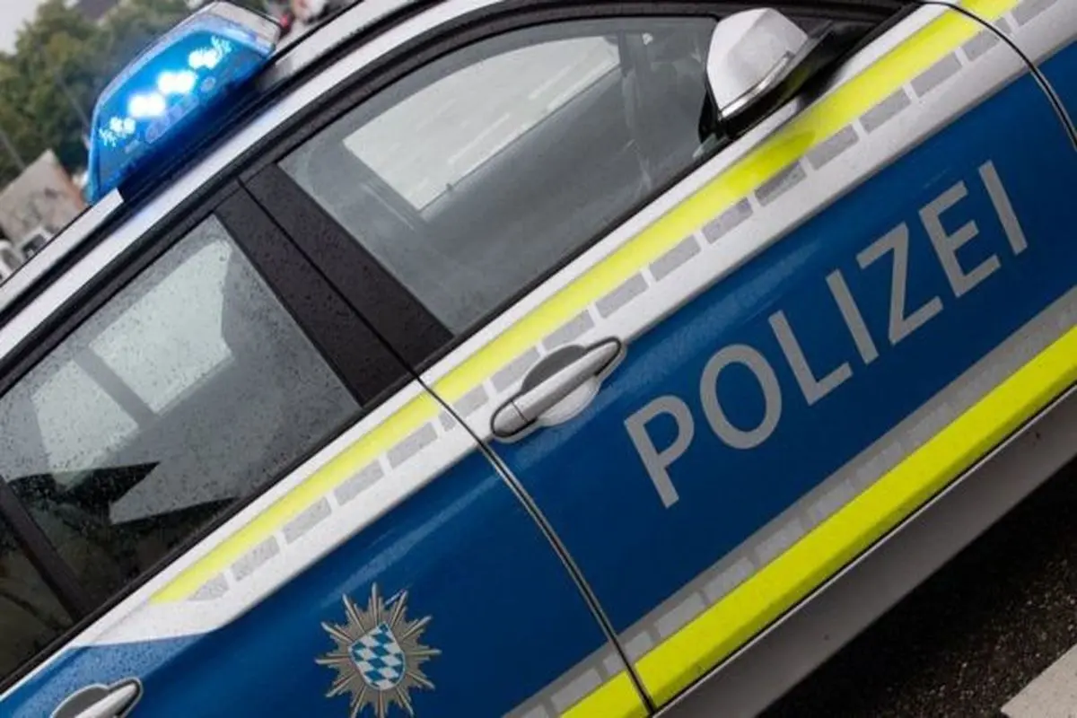 حمله دانش آموزان آلمانی به اداره پلیس