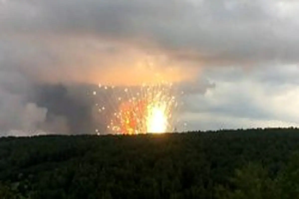 انفجار «انبار مهمات» در سیبری روسیه +فیلم