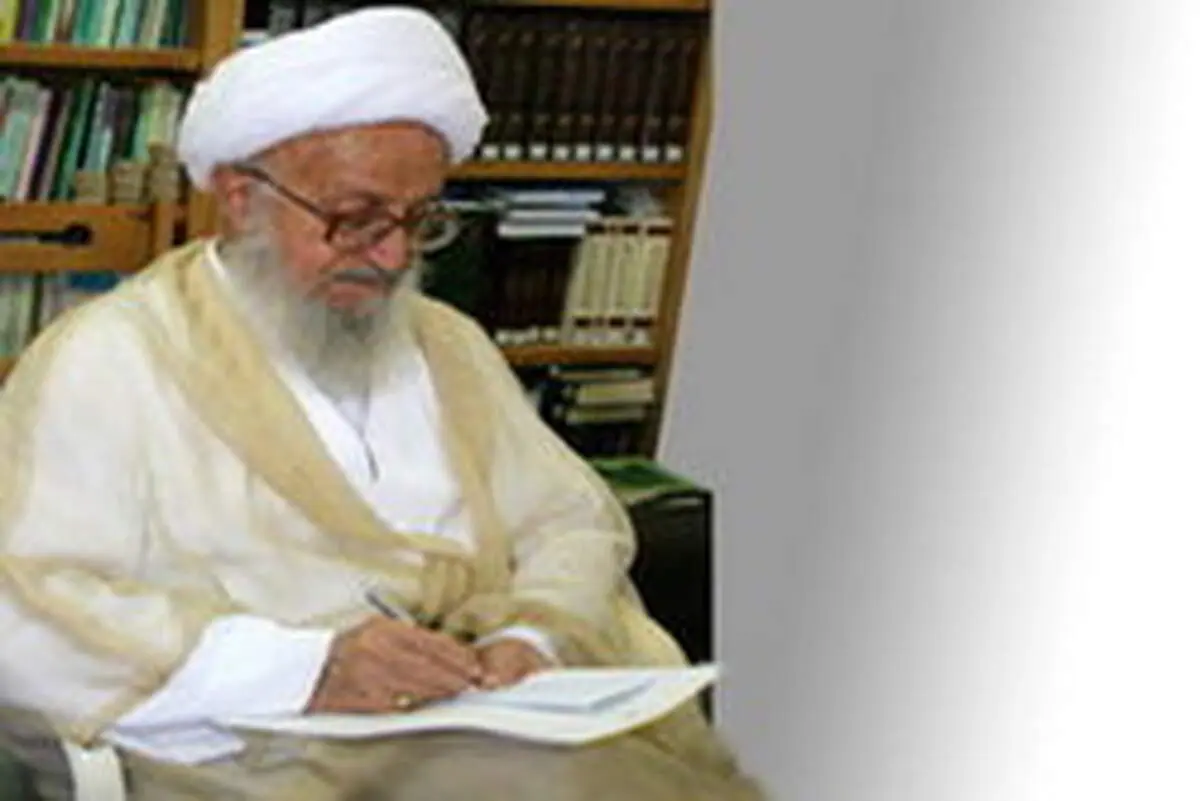 مکارم شیرازی: حضور زنان در ورزشگاه‌ها ضرورتی ندارد