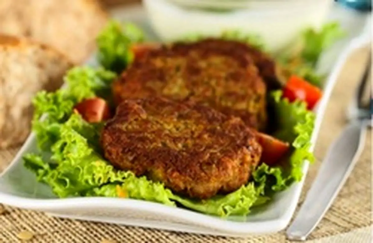 کتلت عدس قرمز با سس ماست و نعنا