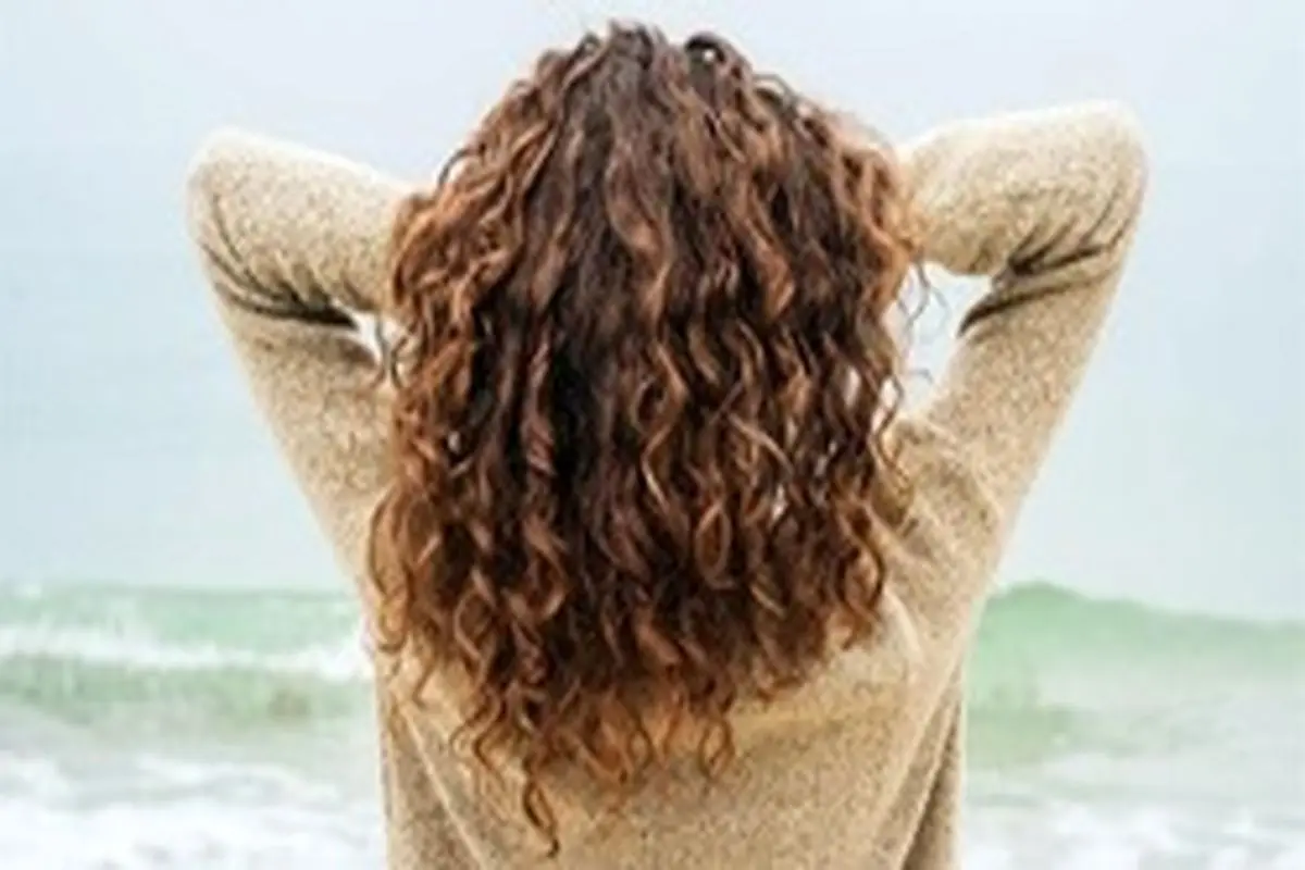 نکات مهم برای مراقبت از موهای فر در فصل تابستان