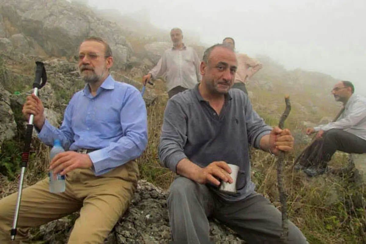 عکسی از علی لاریجانی در حال کوهنوردی در مازندران