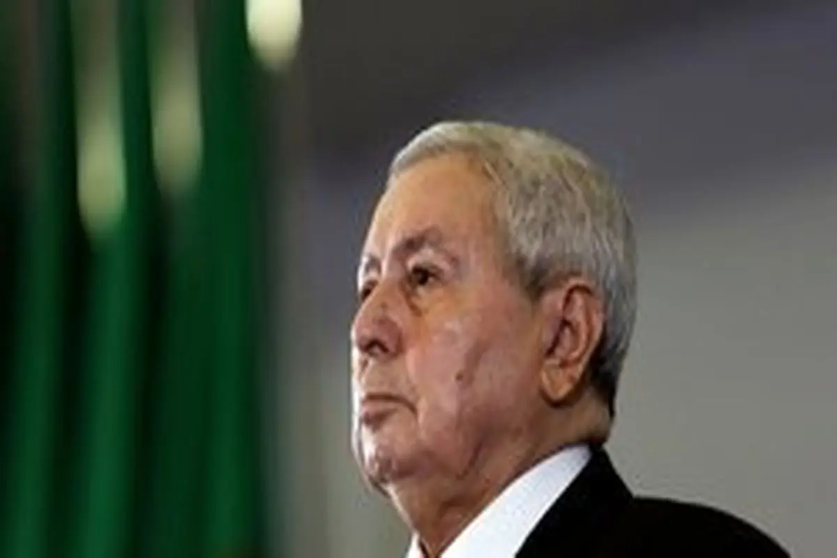 رئیس‌جمهور موقت الجزایر به فعالیت نظامیان ارشد این کشور پایان داد