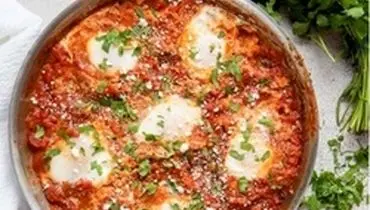 طرز تهیه شکشوکه؛ تخم مرغ با سس گوجه فلفلی خودمان!