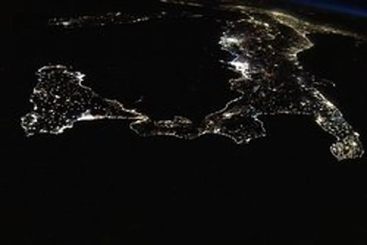 منظره نیمه‌شب ایتالیا از منظر فضا
