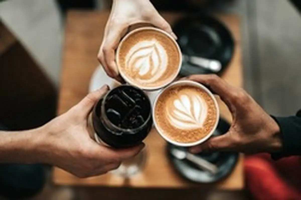 آیا نوشیدن ۳ لیوان قهوه باعث میگرن می‌شود؟