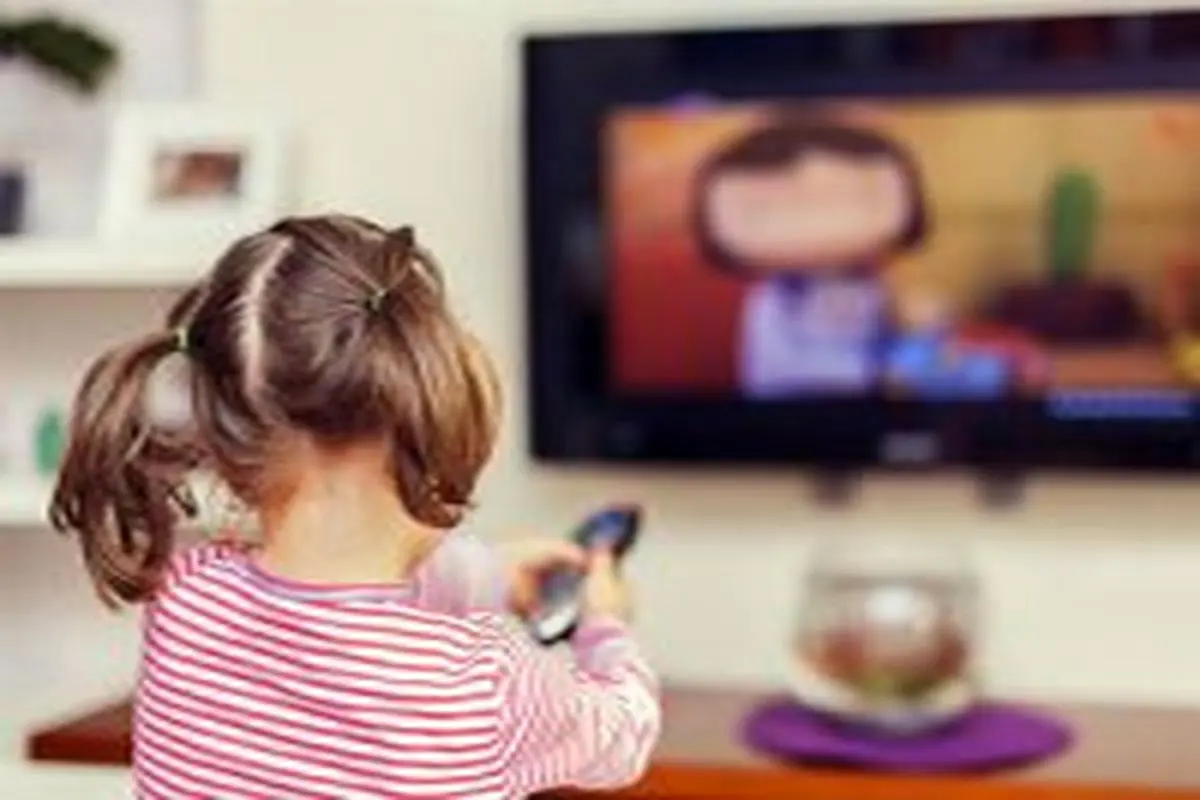 تماشای برنامه‌های تلویزیون برای کودکان زیر ۵ سال واقعی جلوه می‌کند