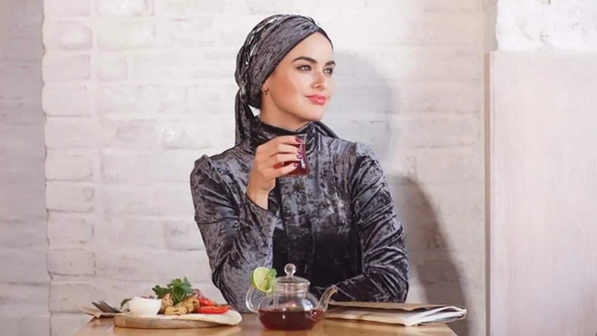 چند دقیقه بعد از ریختن چای آن را بنوشیم؟