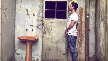 عکس نیما شعبان‌نژاد در یک خرابه!
