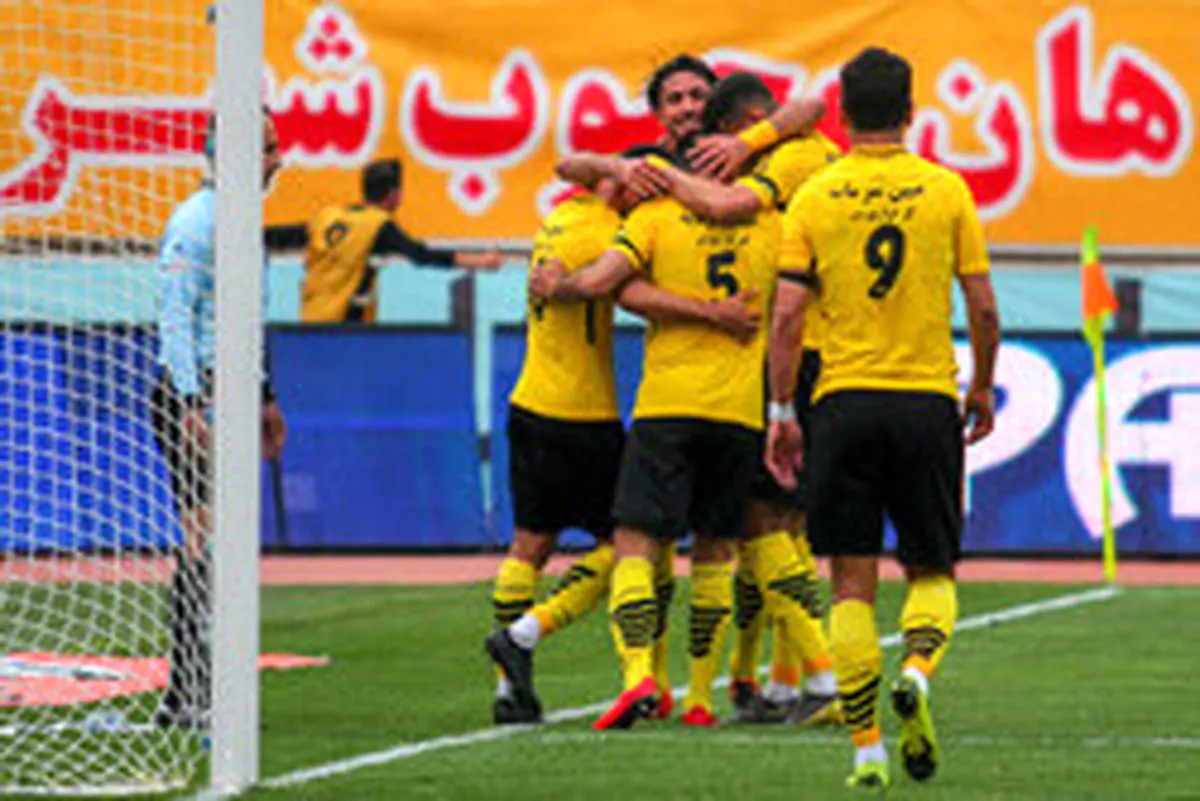سپاهان برد و صدرنشین شد