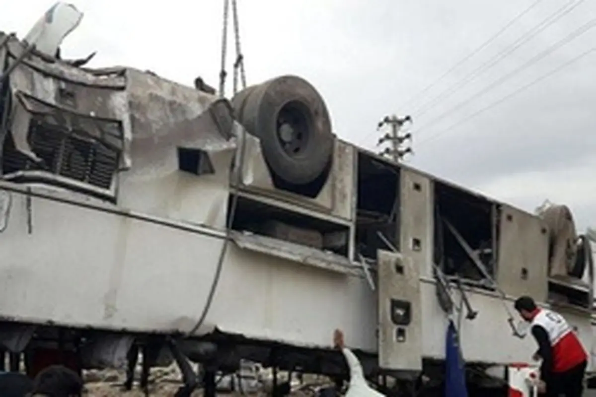 واژگونی اتوبوس توریستی در محور مشهد- کلات