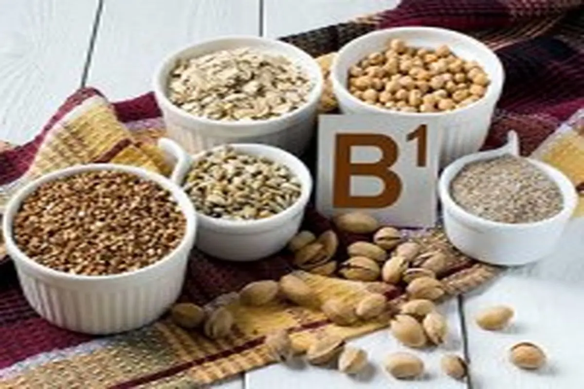 فقر ویتامین B۱ با کدام عوارض خود را نشان می‌دهد؟