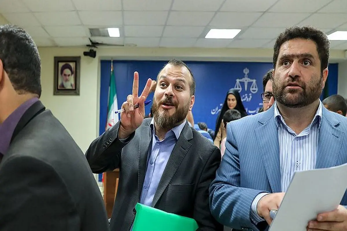 فیگور پیروزمندانه «عمار صالحی» در دادگاه مفسدان اقتصادی!