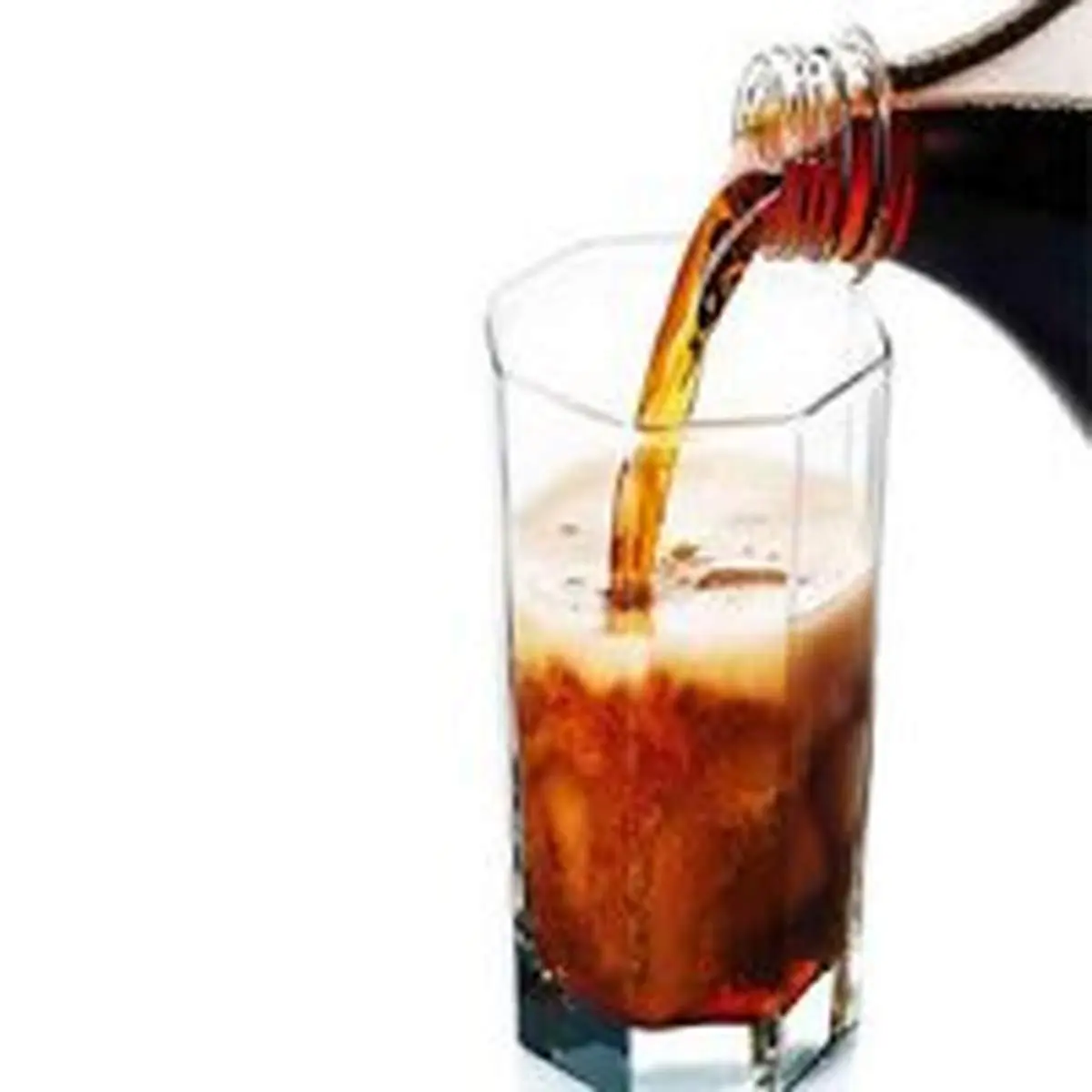 ایرانیان ۴ برابر متوسط جهانی نوشابه مصرف میکنند