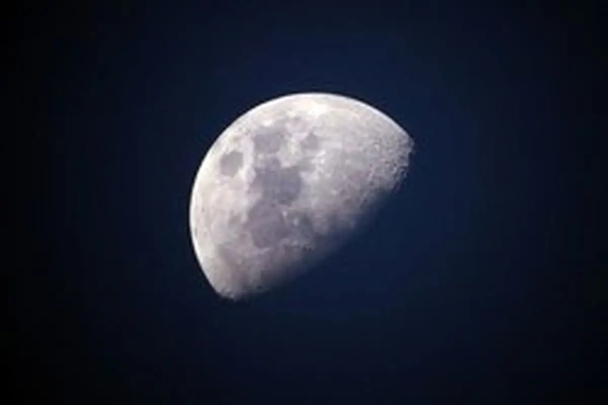 چرا ماه صورت‌های مختلفی دارد؟