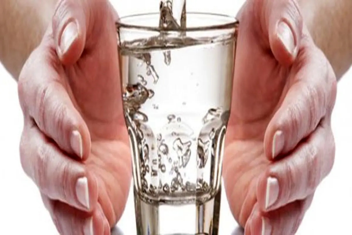 نوشیدن آب اضافی چه عوارضی دارد؟