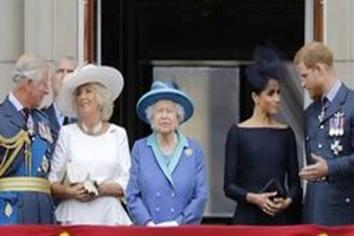 ممنوعیت پوشیدن جین «زاپ‌دار» در کاخ ملکه انگلیس