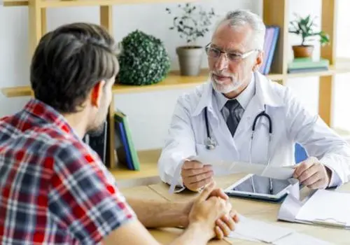 کاهش شنوایی در میانسالی می‌تواند خطر زوال عقل را افزایش دهد
