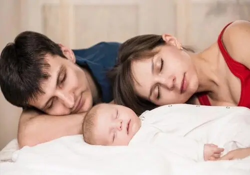 اهدای پلاک طلا و لوح یادبود به دارندگان نام علی (ع) 