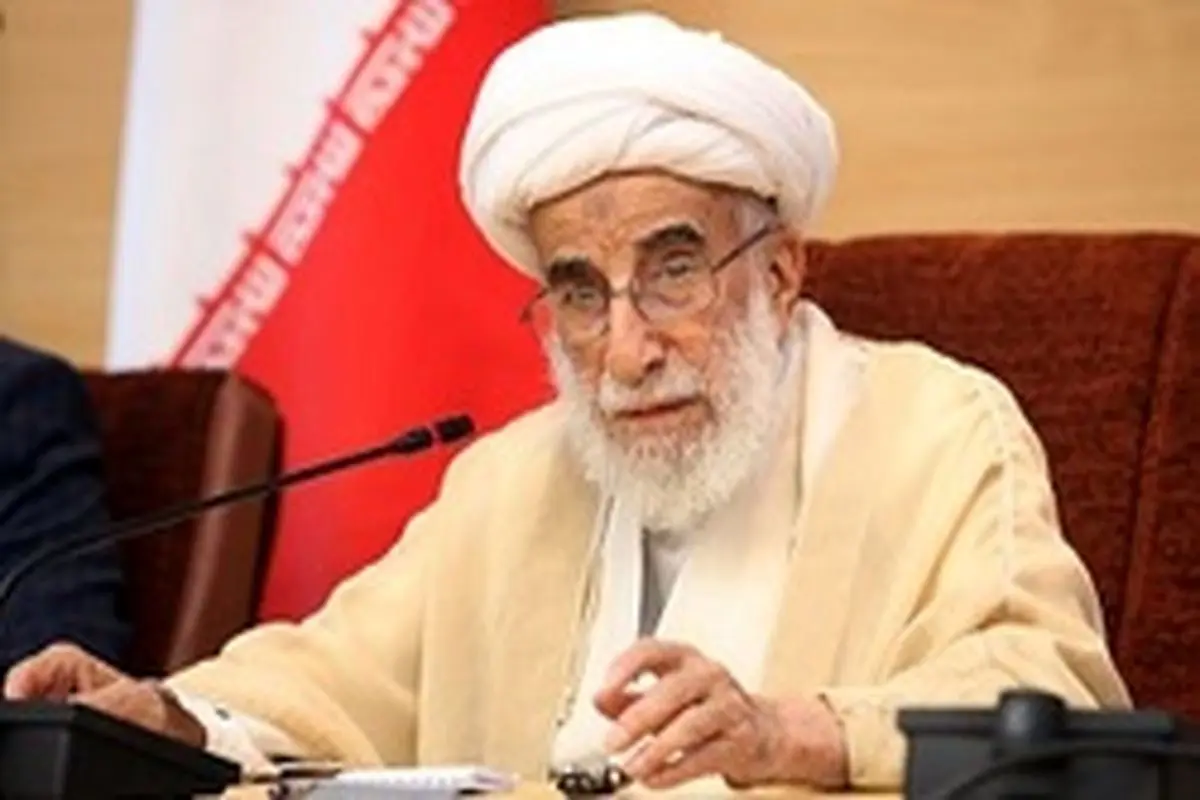قدردانی آیتالله جنتی از عملکرد ارتش در محرومیتزدایی و کمکرسانی به مردم