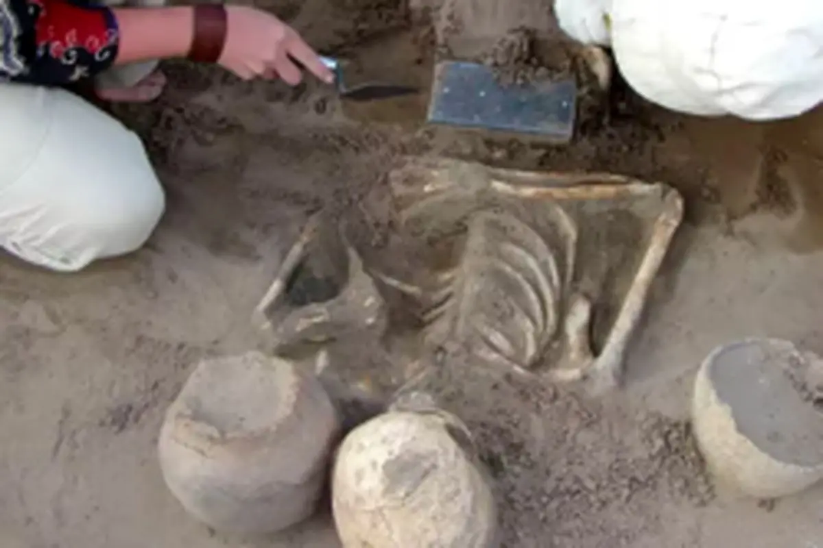 کشف آیفون ۲۱۰۰ ساله در گورستان آتلانتیس سیبری