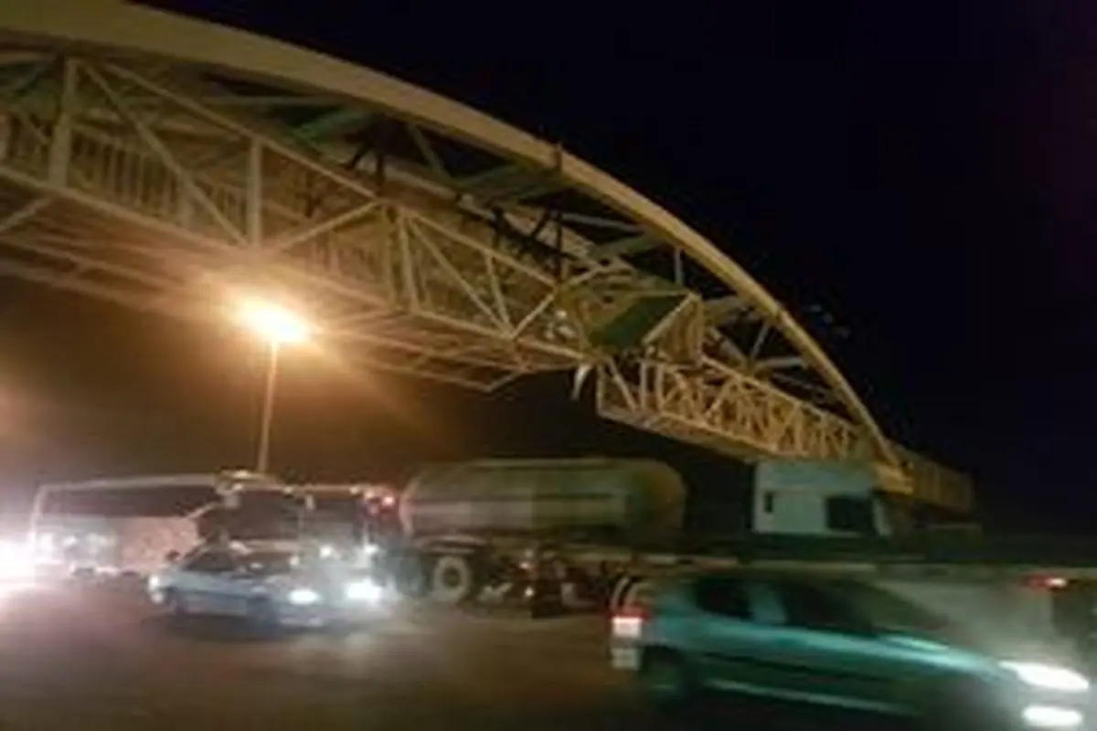 تصادف تریلر در آزاد راه کرج - قزوین ترافیک ایجاد کرد